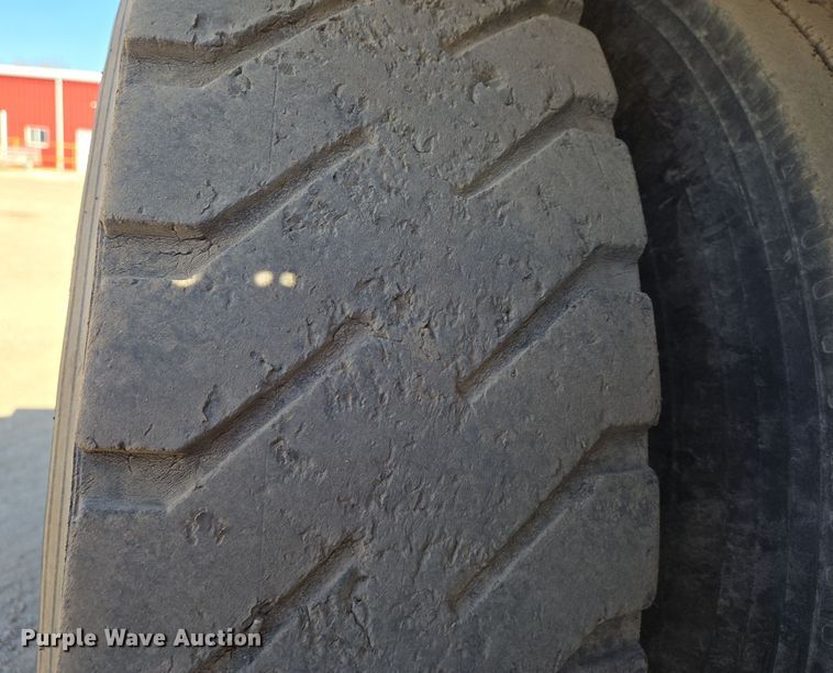 image for item EN8908 1996 Ford L8000 roll-off container truck