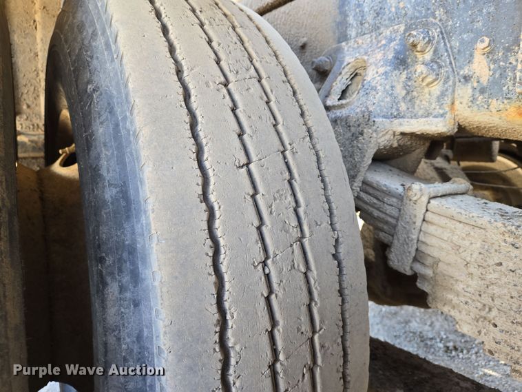 image for item EN8908 1996 Ford L8000 roll-off container truck