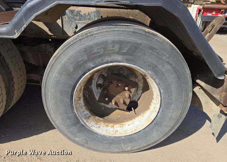 image for item EN8908 1996 Ford L8000 roll-off container truck