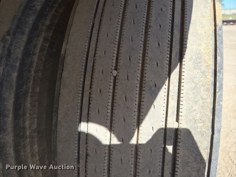 image for item EN8908 1996 Ford L8000 roll-off container truck