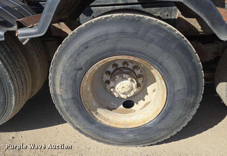 image for item EN8908 1996 Ford L8000 roll-off container truck