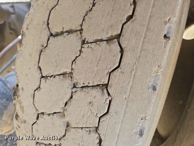 image for item EN8908 1996 Ford L8000 roll-off container truck