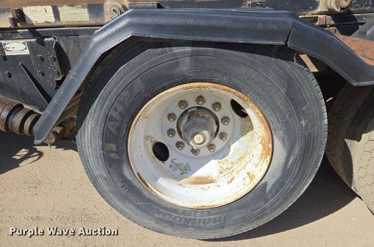 image for item EN8908 1996 Ford L8000 roll-off container truck