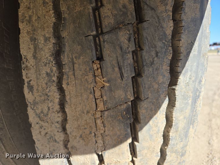 image for item EN8908 1996 Ford L8000 roll-off container truck