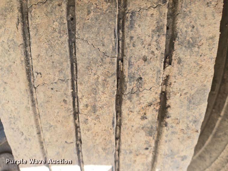 image for item EN8908 1996 Ford L8000 roll-off container truck