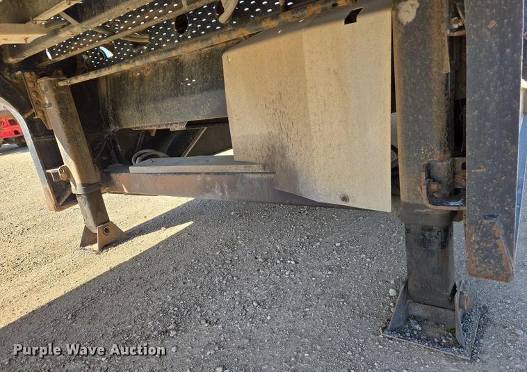 image for item EN8909 2016 Landoll drop deck equipment trailer