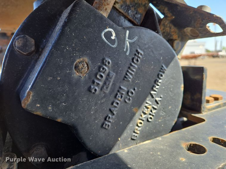 image for item EN8909 2016 Landoll drop deck equipment trailer