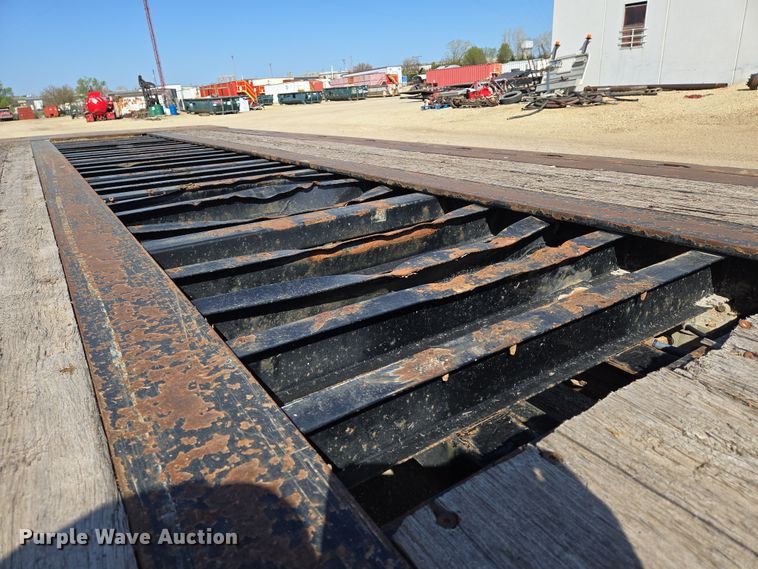 image for item EN8909 2016 Landoll drop deck equipment trailer