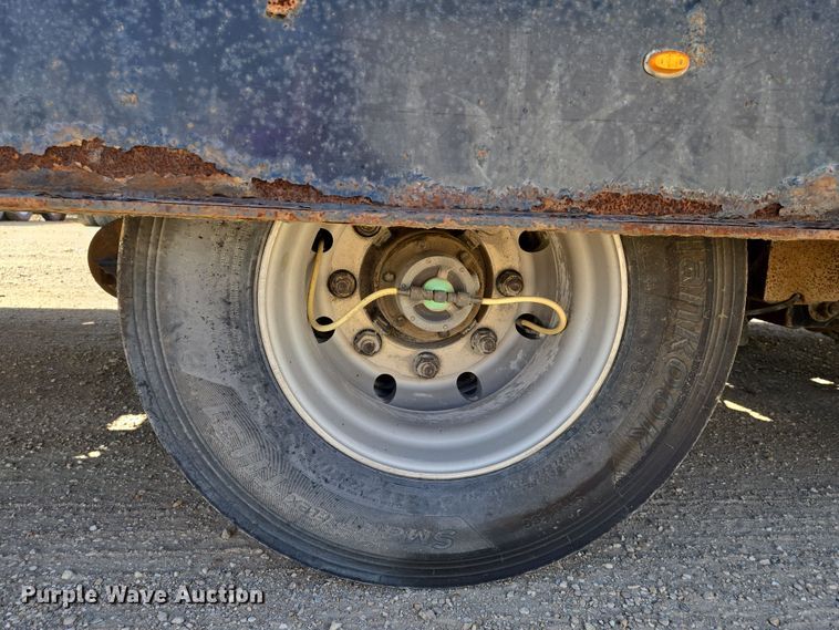 image for item EN8909 2016 Landoll drop deck equipment trailer