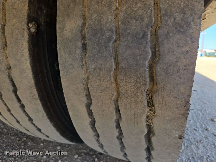 image for item EN8909 2016 Landoll drop deck equipment trailer