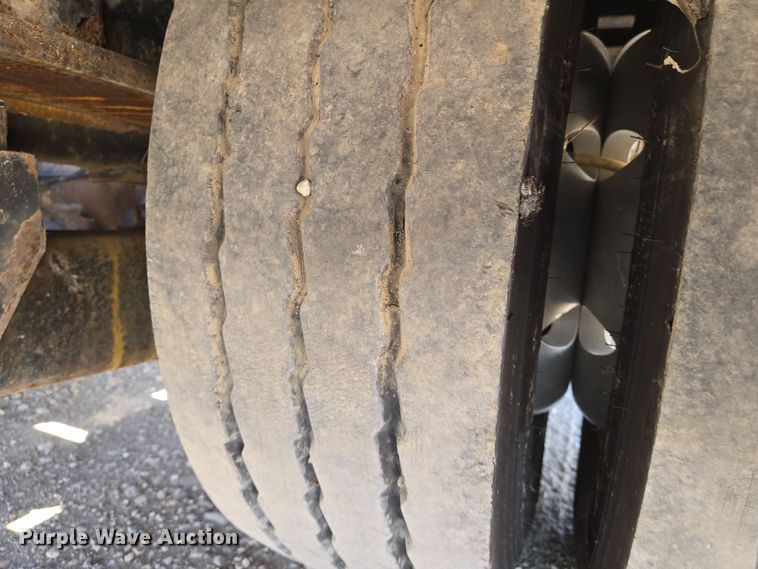 image for item EN8909 2016 Landoll drop deck equipment trailer