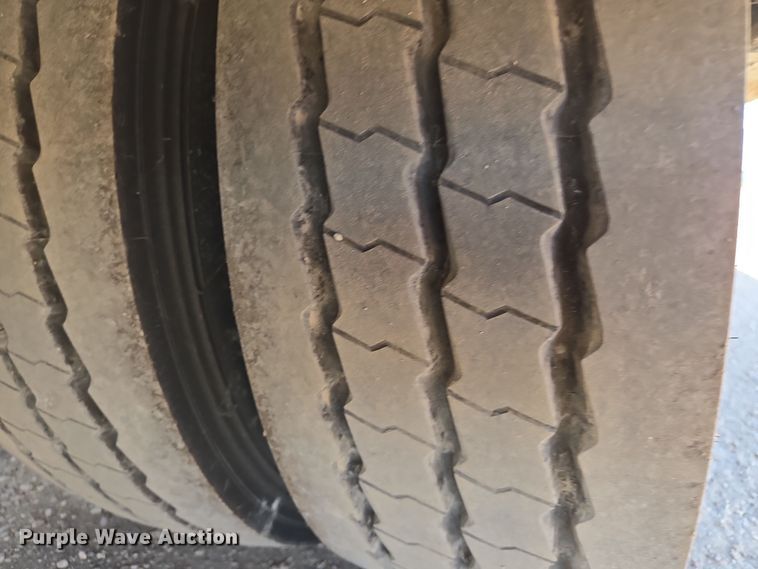 image for item EN8909 2016 Landoll drop deck equipment trailer