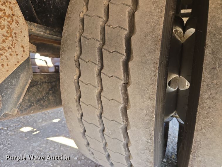 image for item EN8909 2016 Landoll drop deck equipment trailer