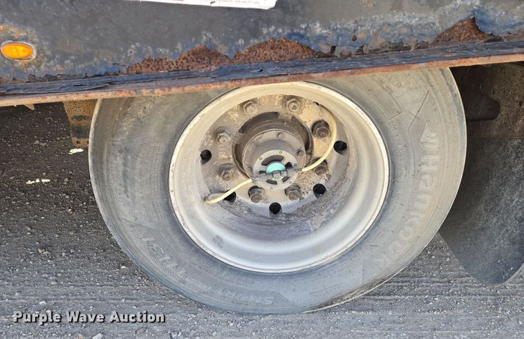 image for item EN8909 2016 Landoll drop deck equipment trailer