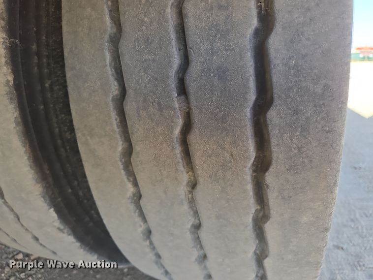 image for item EN8909 2016 Landoll drop deck equipment trailer