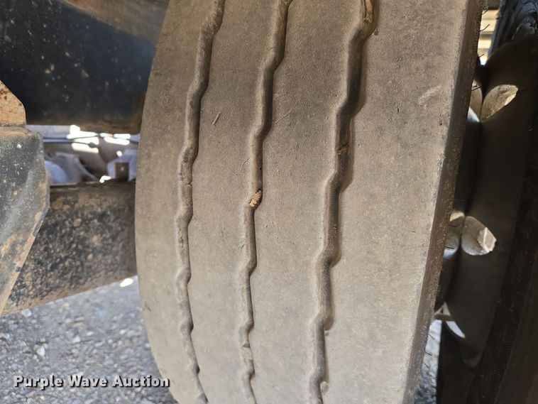 image for item EN8909 2016 Landoll drop deck equipment trailer