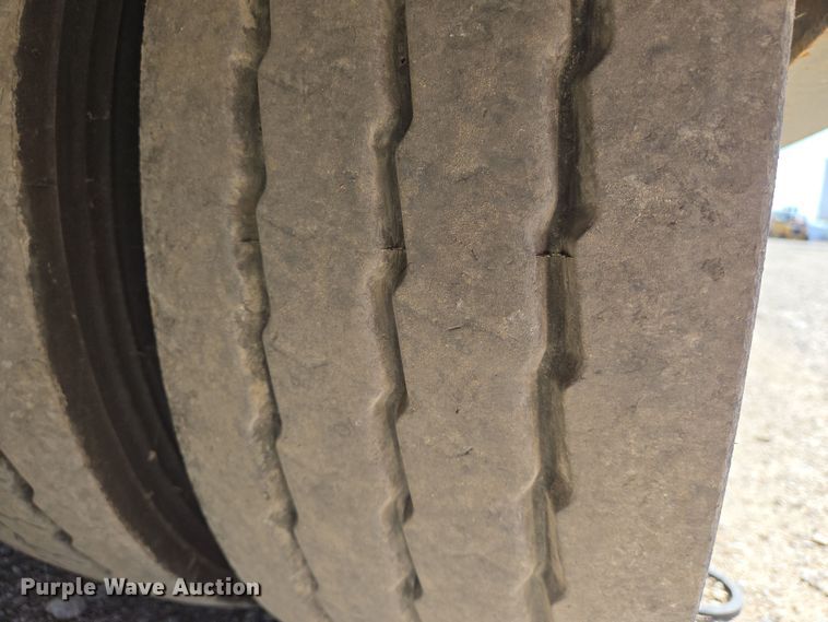 image for item EN8909 2016 Landoll drop deck equipment trailer