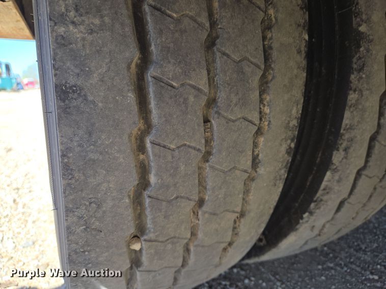 image for item EN8909 2016 Landoll drop deck equipment trailer