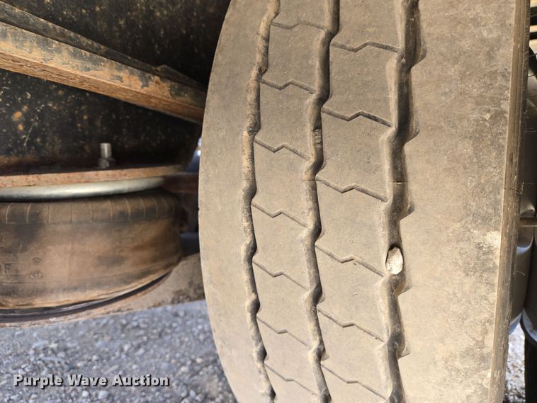 image for item EN8909 2016 Landoll drop deck equipment trailer