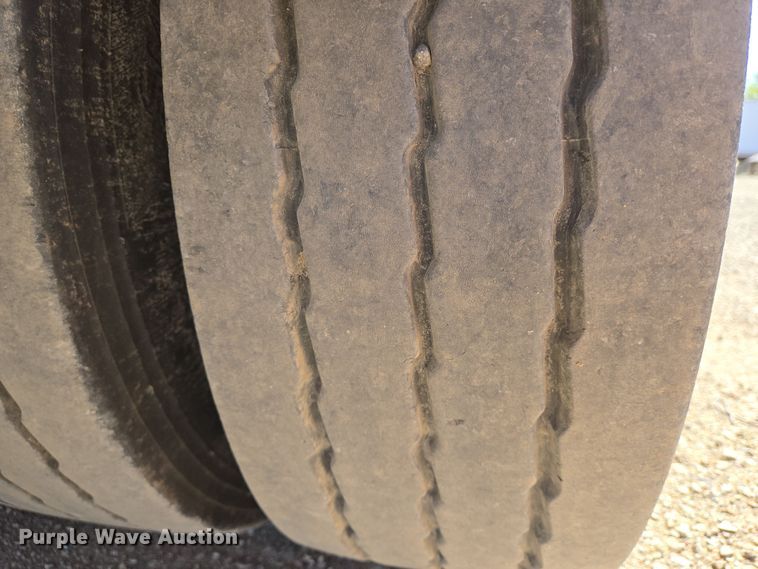 image for item EN8909 2016 Landoll drop deck equipment trailer