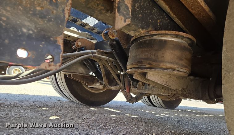 image for item EN8909 2016 Landoll drop deck equipment trailer