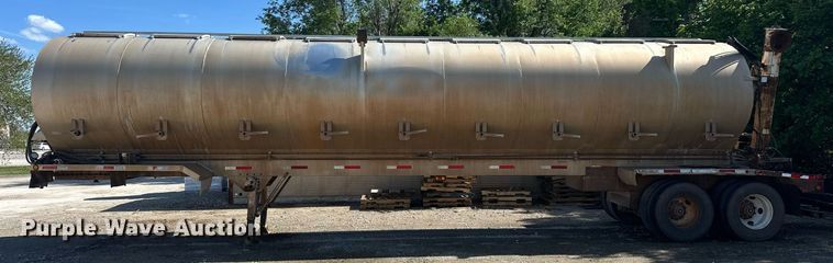 image for item EQ2143 2006 Pinson feed delivery trailer