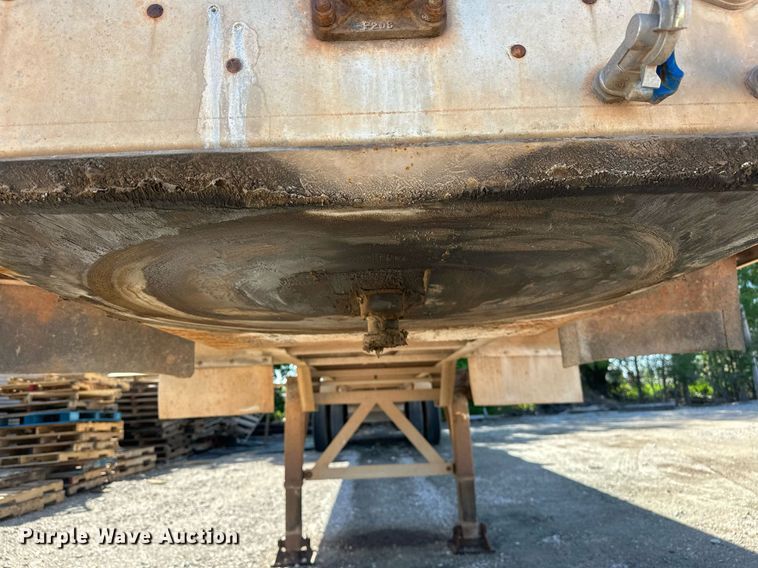 image for item EQ2143 2006 Pinson feed delivery trailer