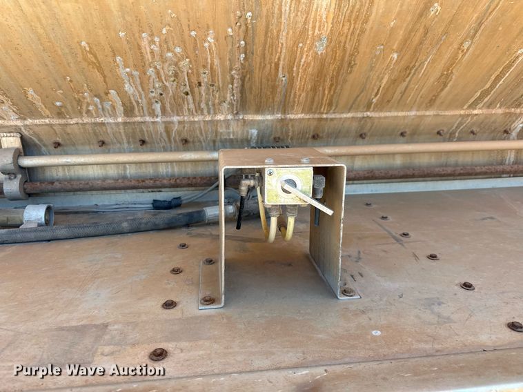 image for item EQ2143 2006 Pinson feed delivery trailer