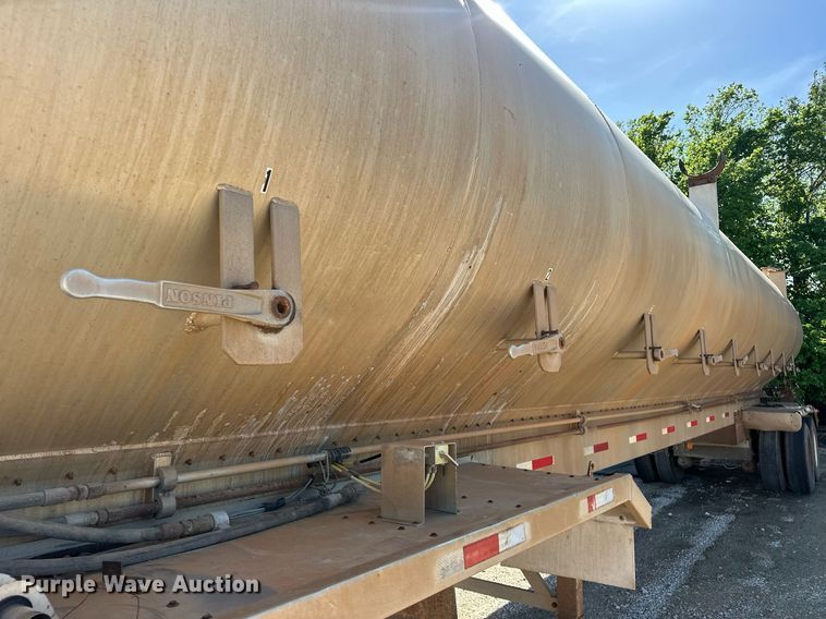 image for item EQ2143 2006 Pinson feed delivery trailer