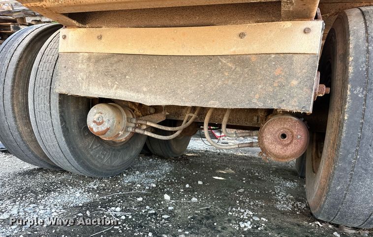 image for item EQ2143 2006 Pinson feed delivery trailer