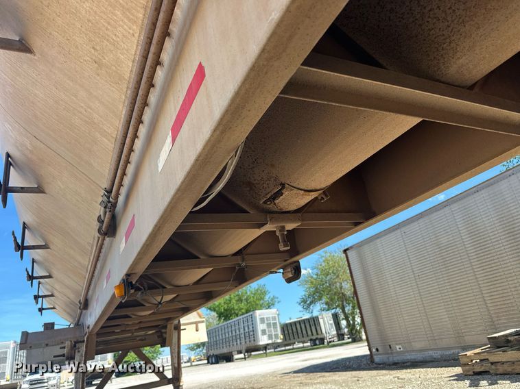 image for item EQ2143 2006 Pinson feed delivery trailer