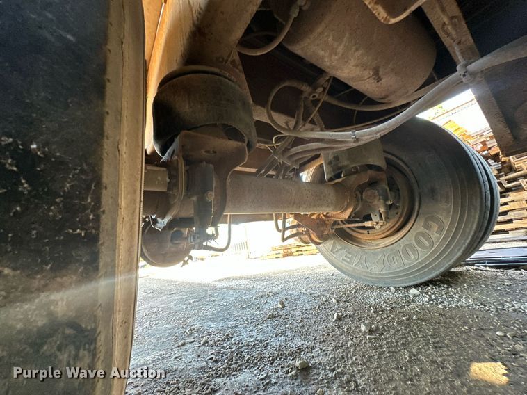 image for item EQ2143 2006 Pinson feed delivery trailer