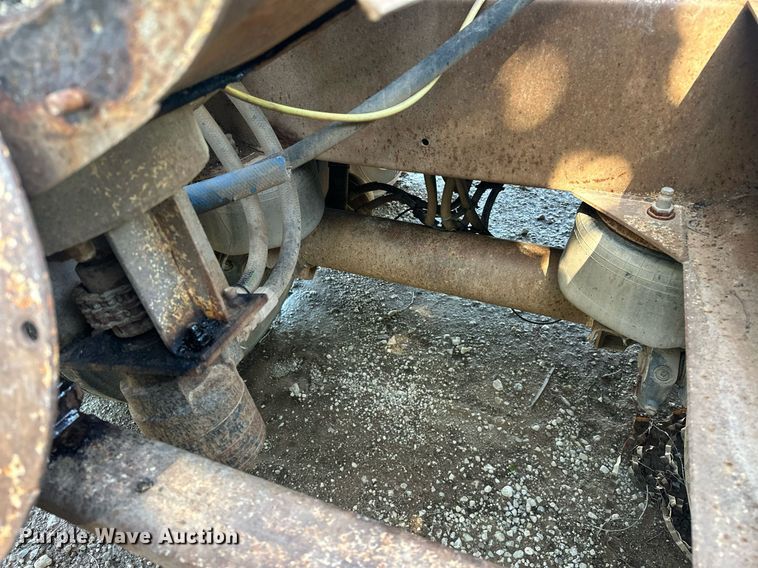 image for item EQ2143 2006 Pinson feed delivery trailer