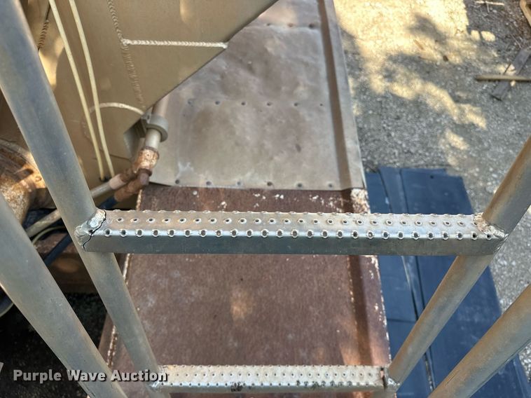 image for item EQ2143 2006 Pinson feed delivery trailer