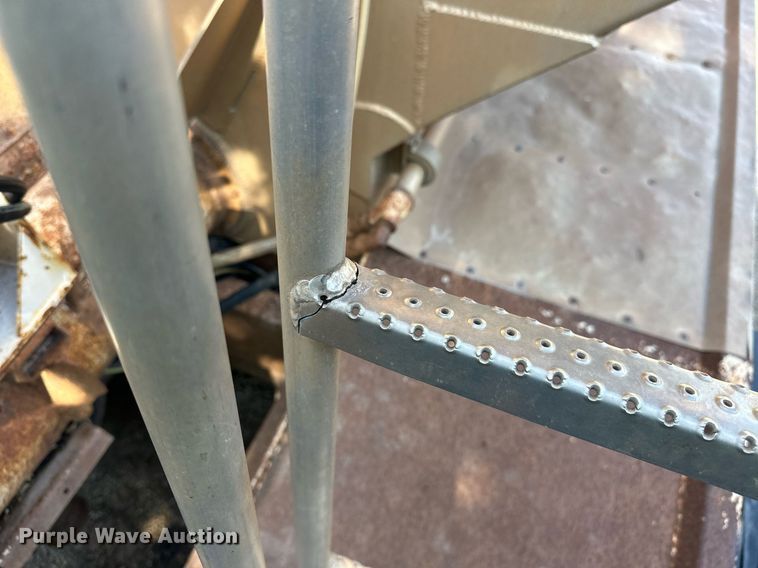 image for item EQ2143 2006 Pinson feed delivery trailer