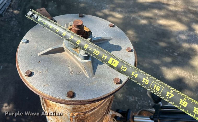 image for item EQ2143 2006 Pinson feed delivery trailer