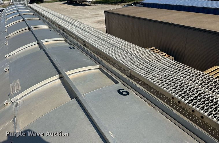 image for item EQ2143 2006 Pinson feed delivery trailer