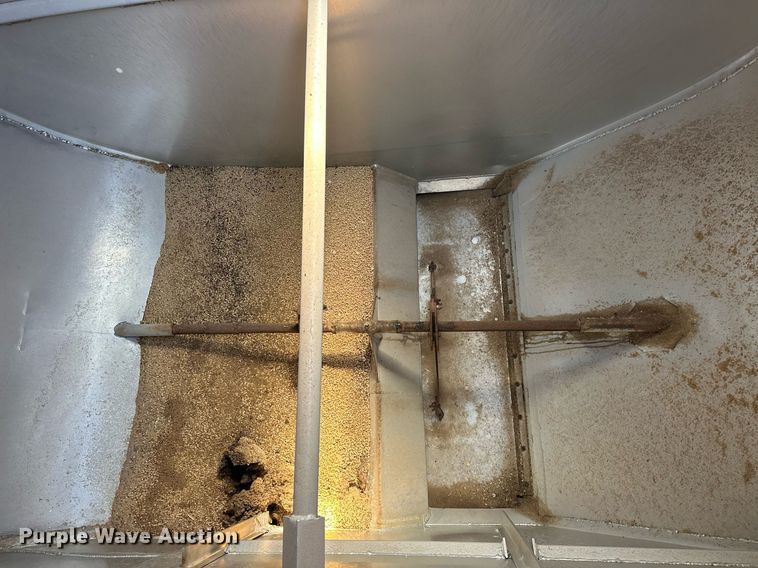 image for item EQ2143 2006 Pinson feed delivery trailer