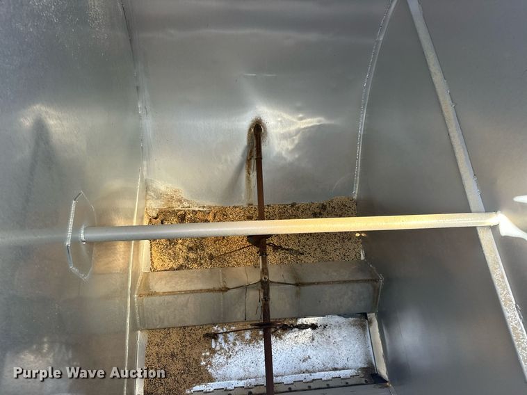 image for item EQ2143 2006 Pinson feed delivery trailer