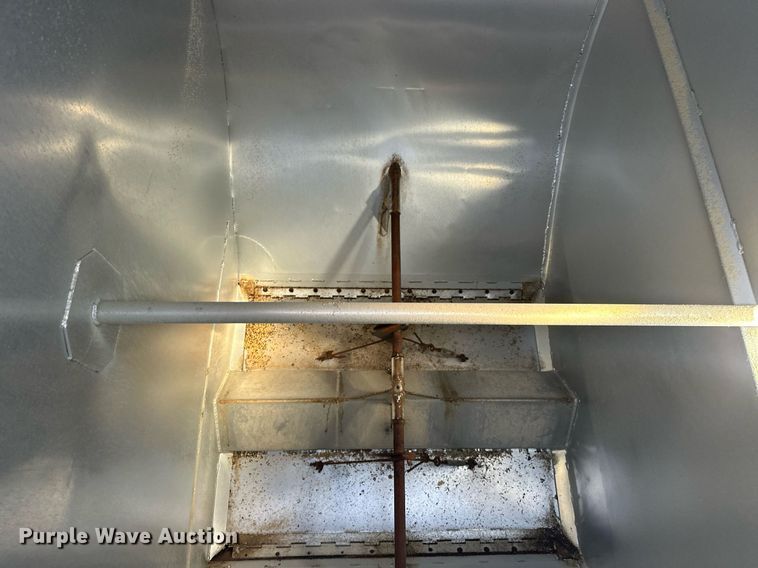 image for item EQ2143 2006 Pinson feed delivery trailer