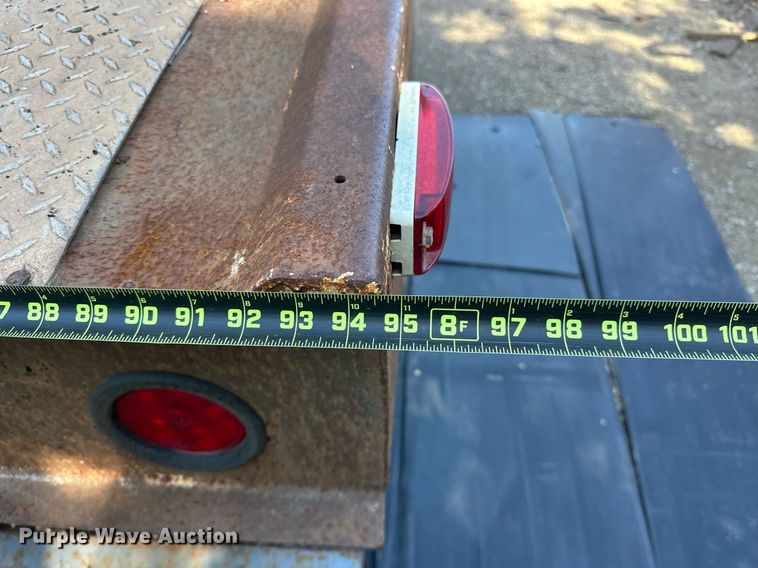 image for item EQ2143 2006 Pinson feed delivery trailer