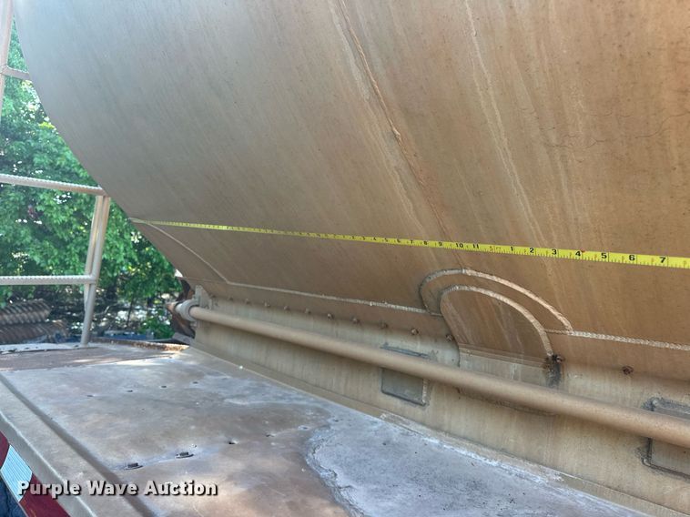 image for item EQ2143 2006 Pinson feed delivery trailer