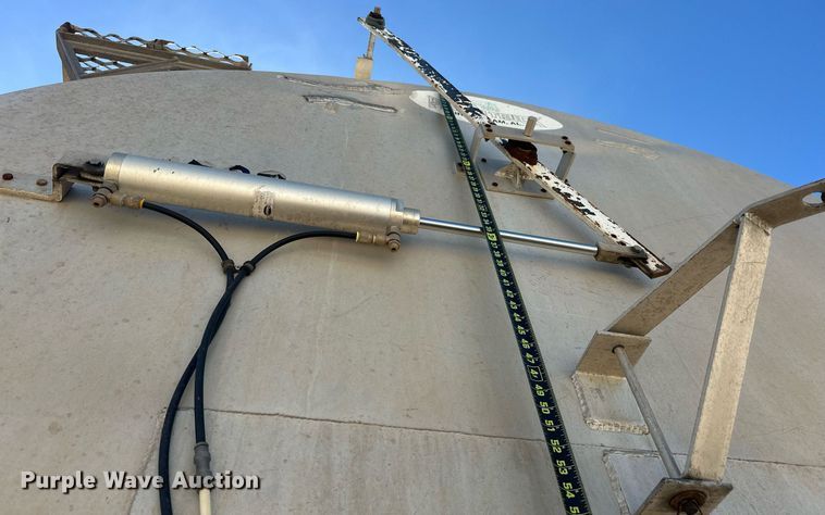 image for item EQ2143 2006 Pinson feed delivery trailer