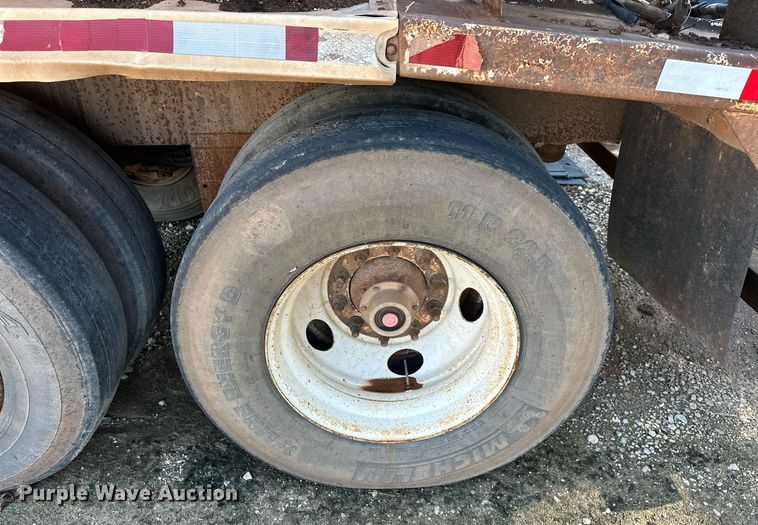 image for item EQ2143 2006 Pinson feed delivery trailer