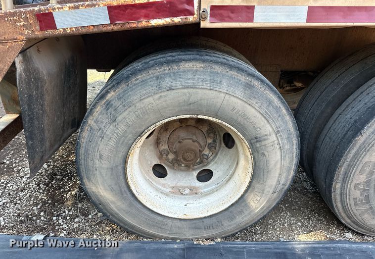 image for item EQ2143 2006 Pinson feed delivery trailer