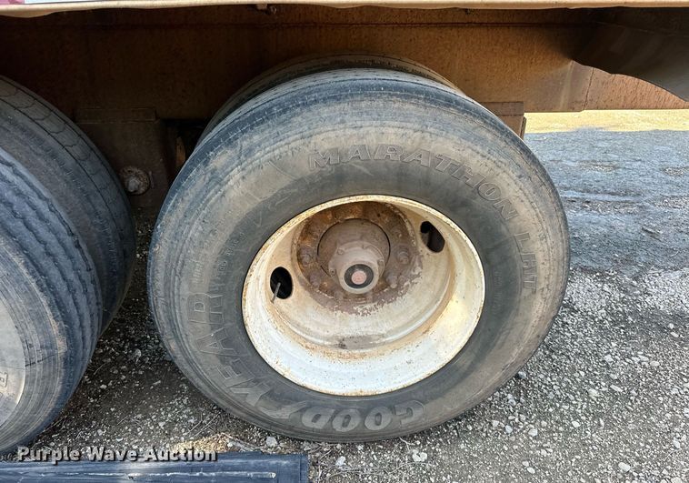 image for item EQ2143 2006 Pinson feed delivery trailer