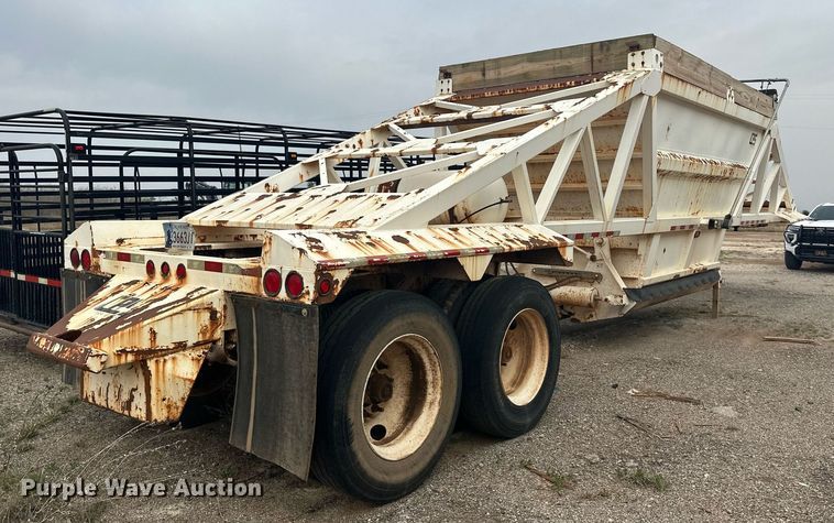 image for item EQ4644 2013 Manac 4B240AC00 bottom dump trailer