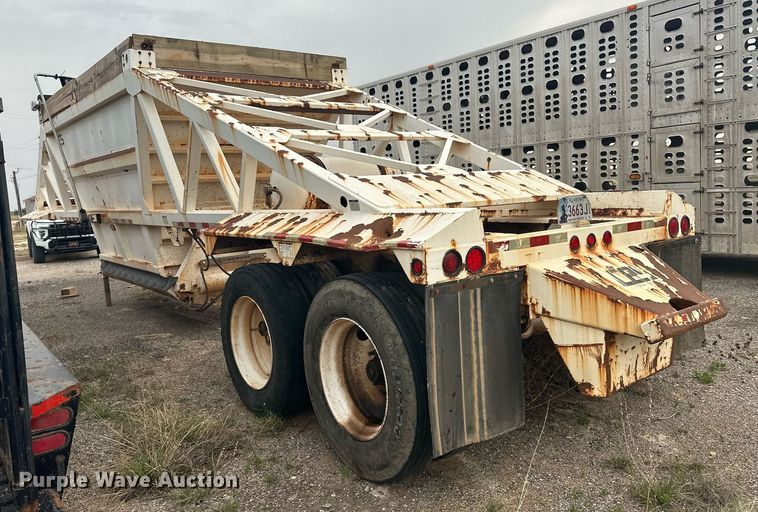 image for item EQ4644 2013 Manac 4B240AC00 bottom dump trailer