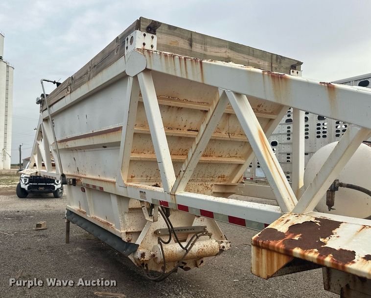 image for item EQ4644 2013 Manac 4B240AC00 bottom dump trailer