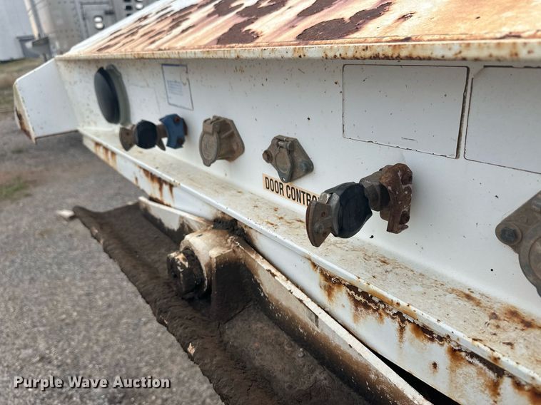 image for item EQ4644 2013 Manac 4B240AC00 bottom dump trailer